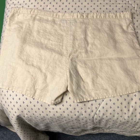 Linen shorts - Picture 3 of 3